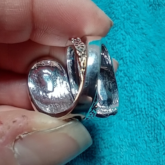 Silvertone blue stone ring intricate decorative large ring - Picture 4 of 5